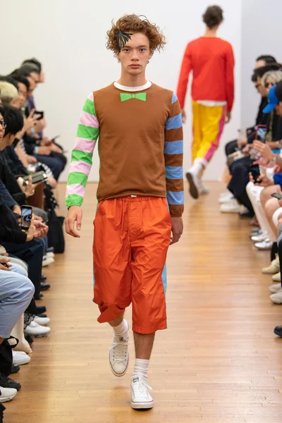 Look 10